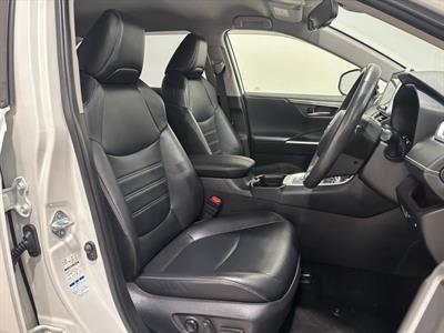 2020 Toyota RAV4 - Thumbnail