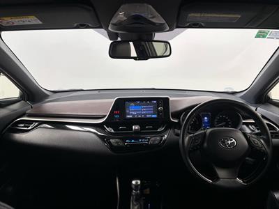 2017 Toyota C-HR - Thumbnail