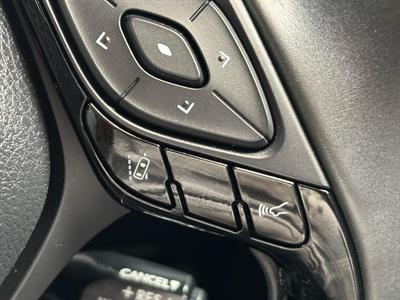 2017 Toyota C-HR - Thumbnail