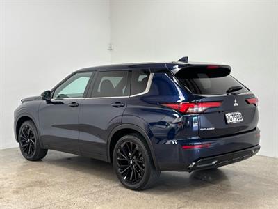 2024 Mitsubishi Outlander - Thumbnail