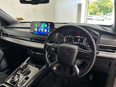 2024 Mitsubishi Outlander - Thumbnail