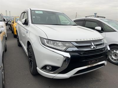 2016 Mitsubishi Outlander - Thumbnail