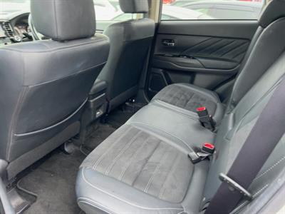 2016 Mitsubishi Outlander - Thumbnail