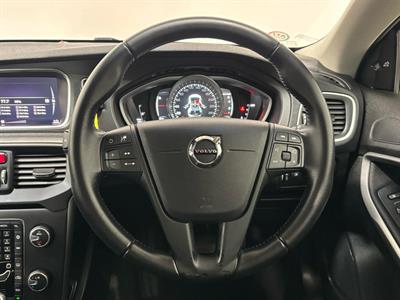 2018 Volvo V40 - Thumbnail