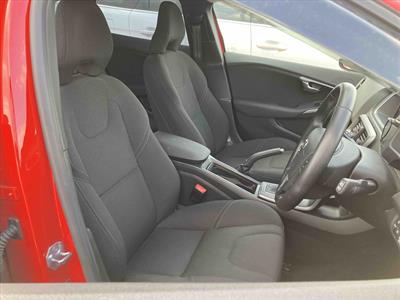 2018 Volvo V40 - Thumbnail