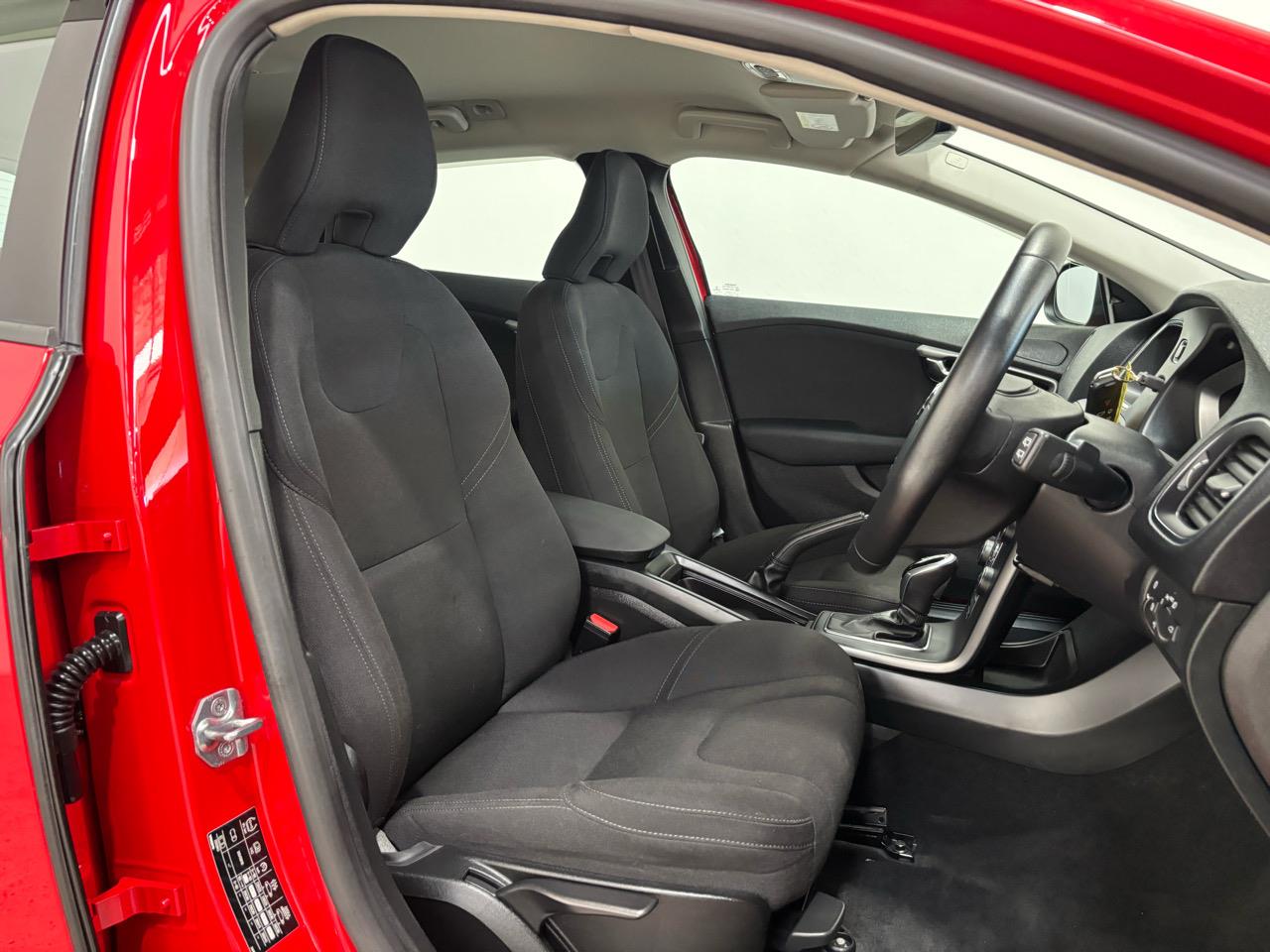 2018 Volvo V40