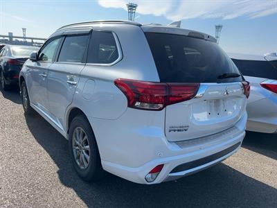 2016 Mitsubishi Outlander - Thumbnail