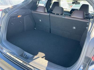 2018 Toyota C-HR - Thumbnail