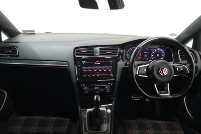 2017 Volkswagen Golf - Thumbnail