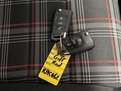 2017 Volkswagen Golf - Thumbnail