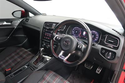 2017 Volkswagen Golf - Thumbnail