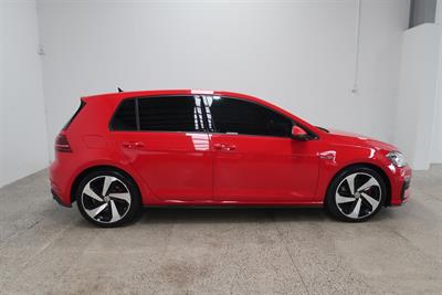 2017 Volkswagen Golf - Thumbnail