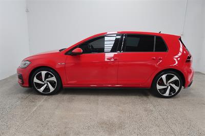 2017 Volkswagen Golf - Thumbnail