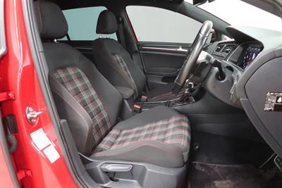 2017 Volkswagen Golf - Thumbnail