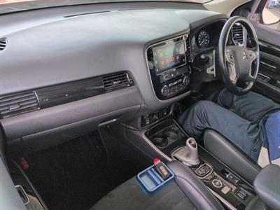 2018 Mitsubishi Outlander - Thumbnail