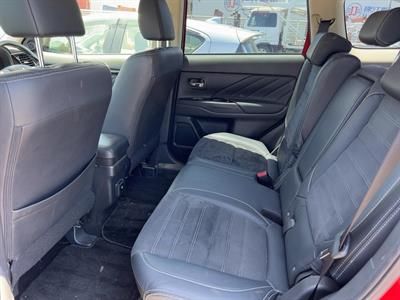 2018 Mitsubishi Outlander - Thumbnail