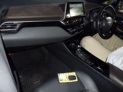 2017 Toyota C-HR - Thumbnail