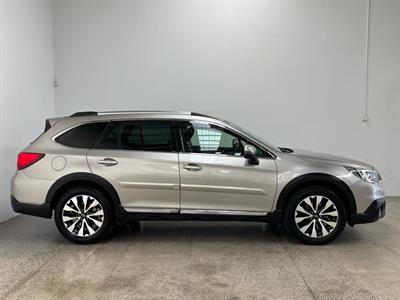 2017 Subaru Outback - Thumbnail