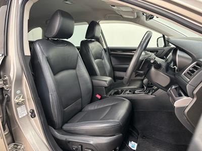 2017 Subaru Outback - Thumbnail