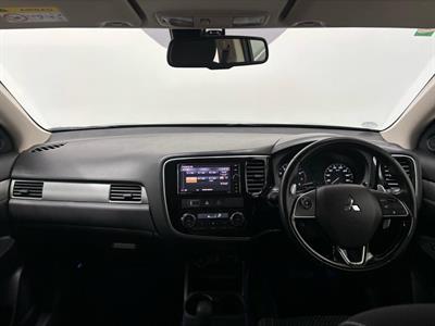 2016 Mitsubishi Outlander - Thumbnail