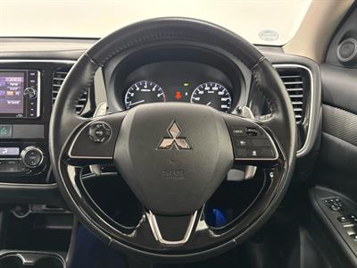 2016 Mitsubishi Outlander - Thumbnail