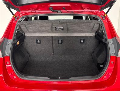 2016 Toyota Auris - Thumbnail