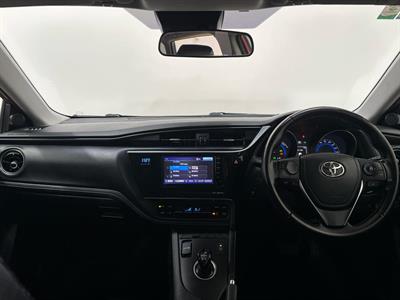 2016 Toyota Auris - Thumbnail