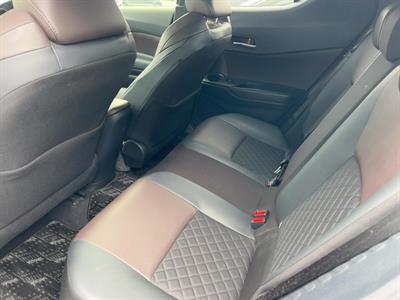2017 Toyota C-HR - Thumbnail
